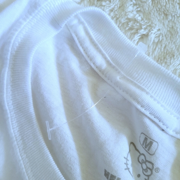 Hello👋 Kitty🐈 By Sanrio Tee👕 - NWOT - Picture 6 of 10